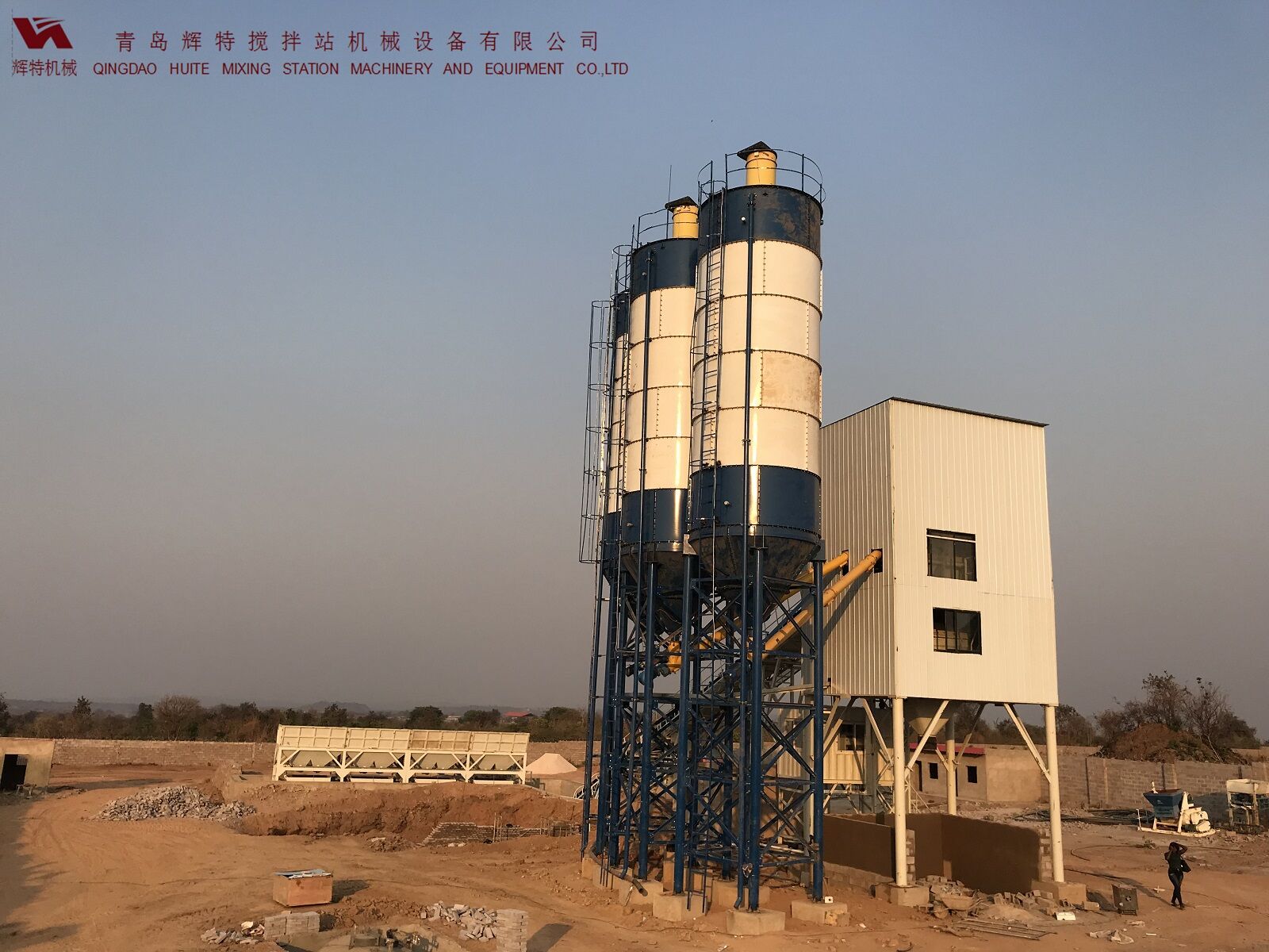 輝特混凝土攪拌站HZS120采用國內(nèi)外知名品牌，大大降低了設備故障率