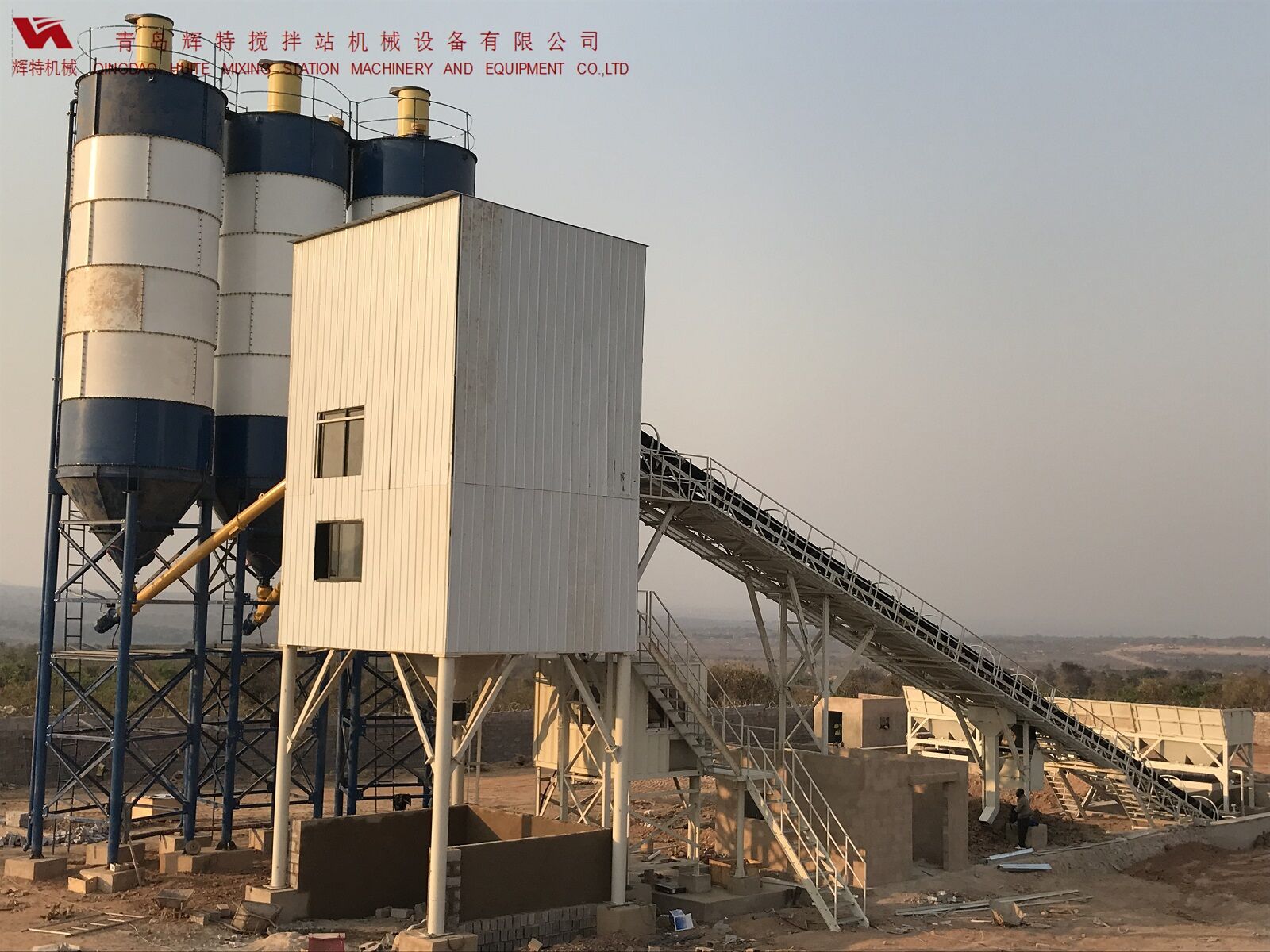 輝特混凝土攪拌站HZS120采用國內(nèi)外知名品牌，大大降低了設備故障率