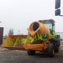 江西豐城2017濟(jì)寧金億新款自動(dòng)上料攪拌車(chē)1.2立方攪拌車(chē)生產(chǎn)廠家