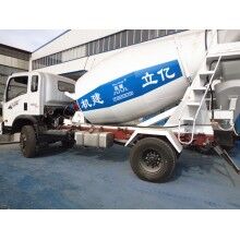 專業(yè)生產小型混凝土罐車，億立實業(yè)2m3攪拌罐車